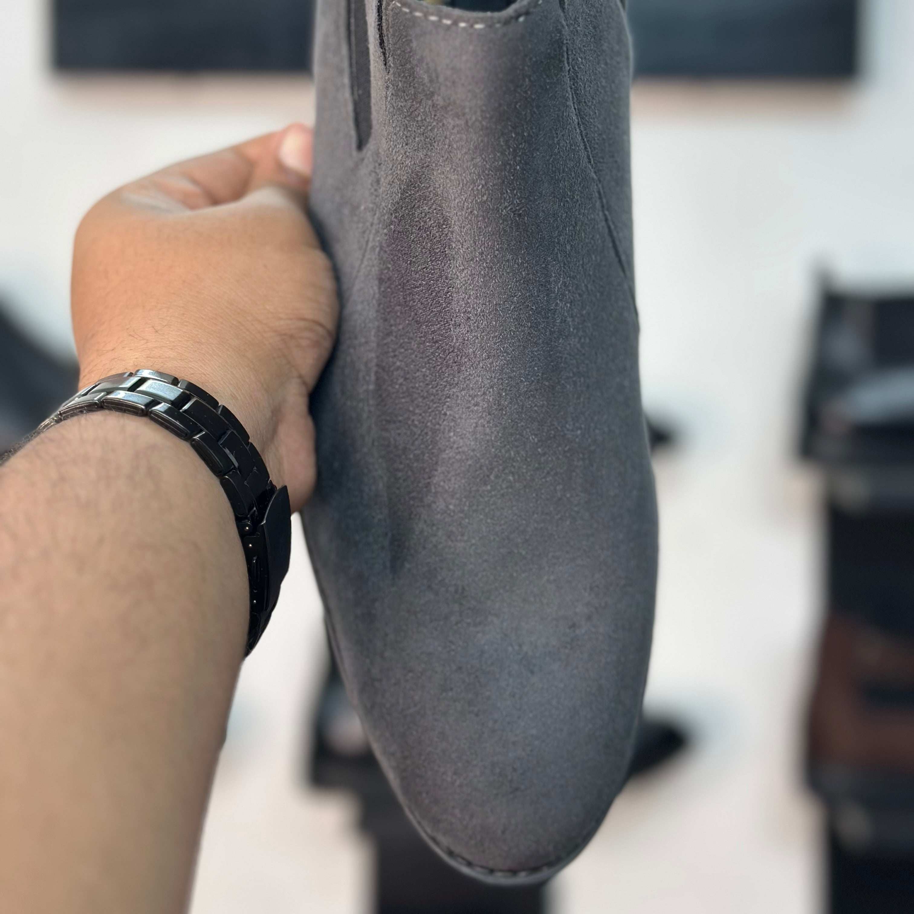 Esrakz Grey Suede Chelsea Boots – Ankle Fit Chain
