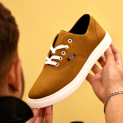 Esrakz-Converse Mustered