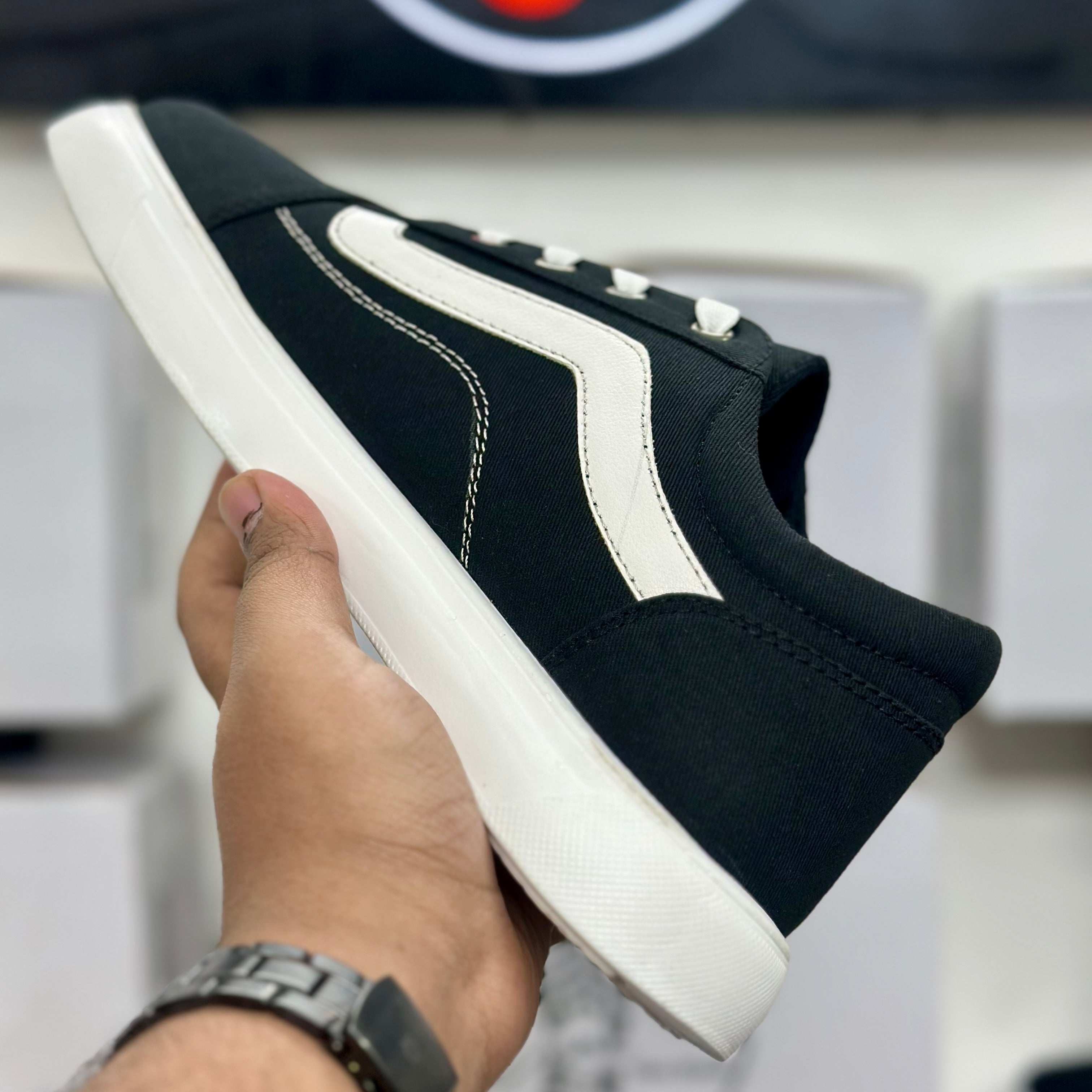 Esrakz Classic Canvas Sneakers Black