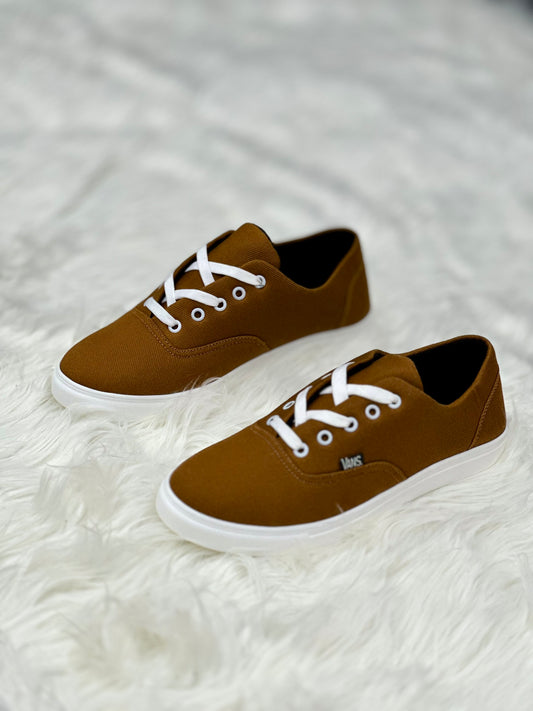 Esrakz-Converse Mustered