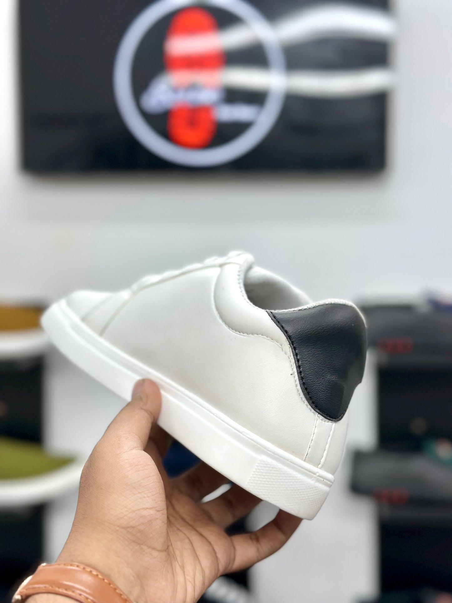 Esrakz-Converse White