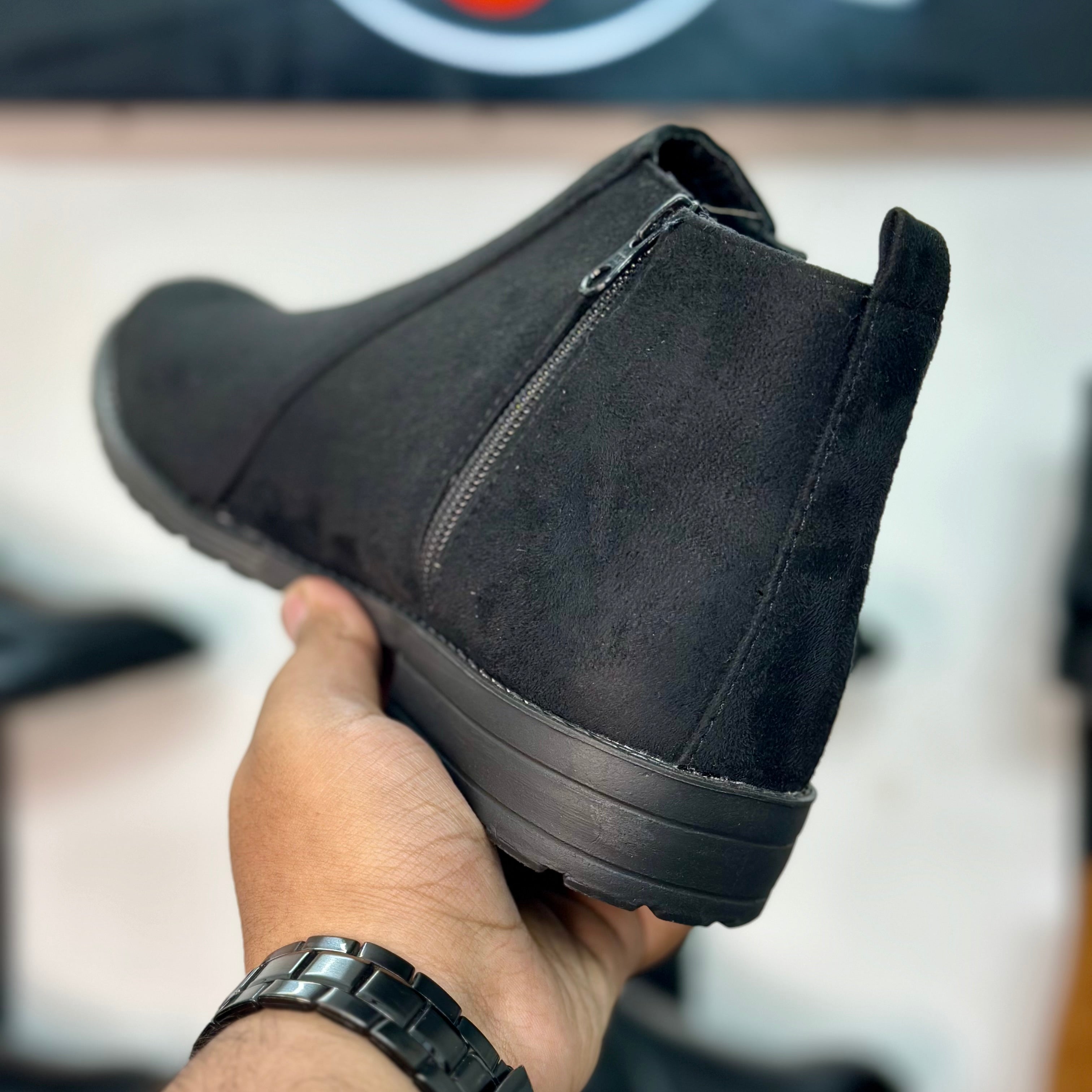 Esrakz Black Suede Chelsea Boots – Round Fit Chain