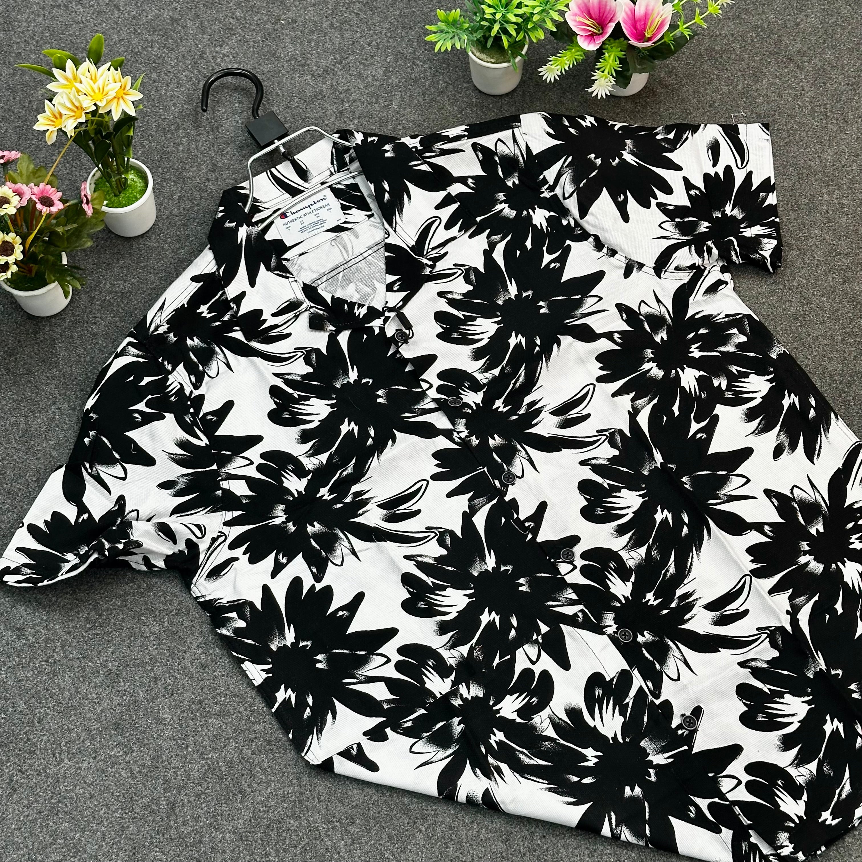 Black & White Bold Floral Print Short Sleeve Shirt – Trendy Summer Casual for Men