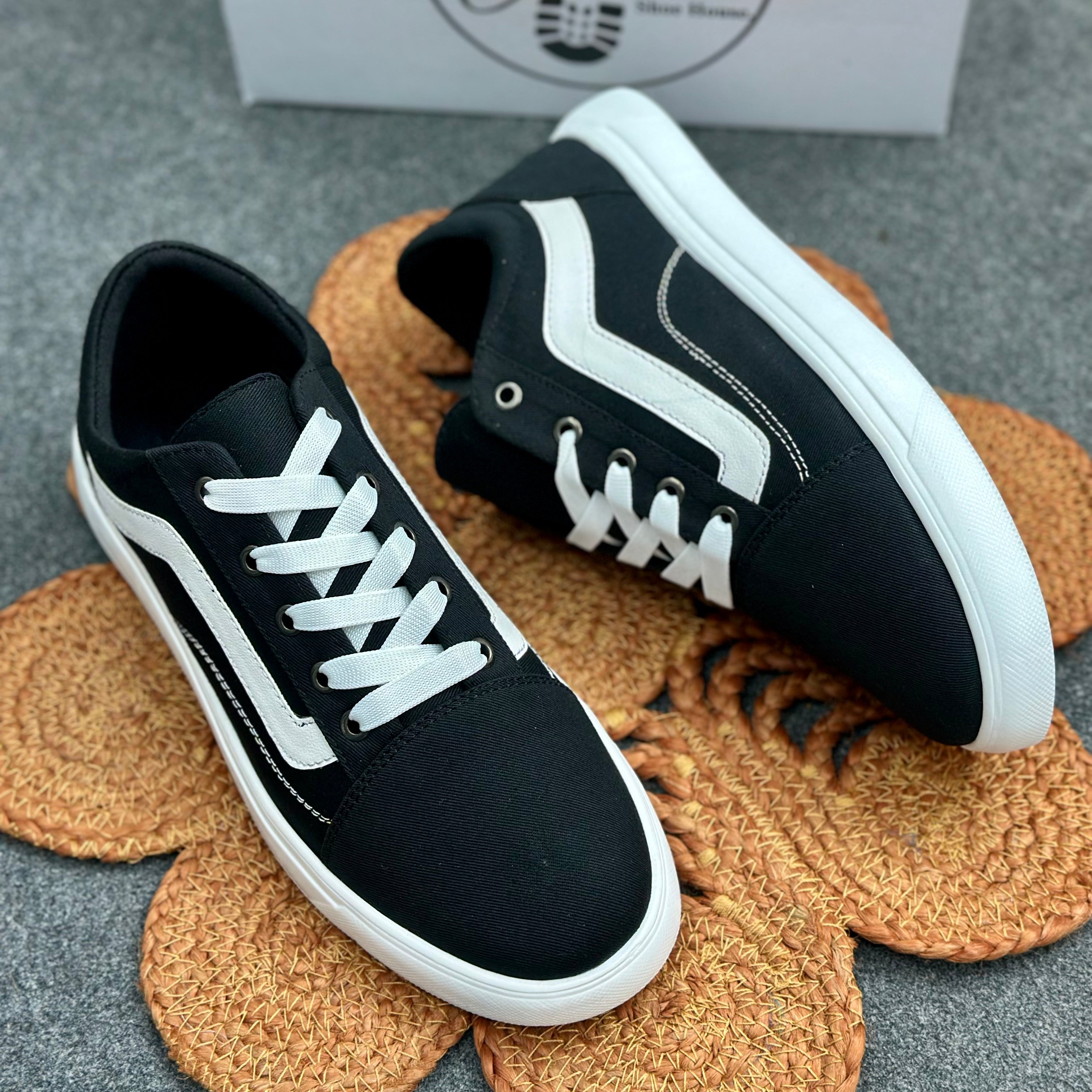 Esrakz Classic Canvas Sneakers Black
