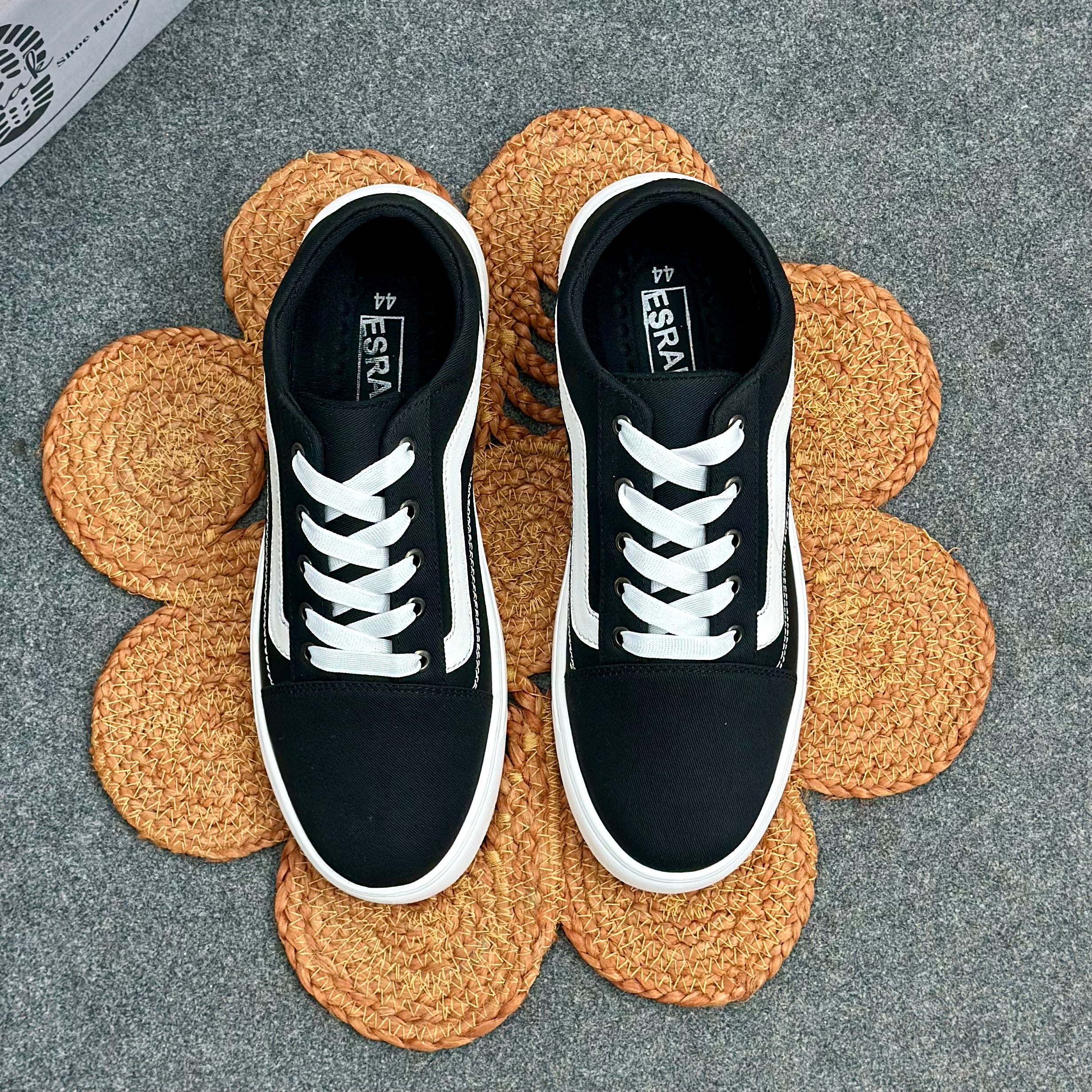 Esrakz Classic Canvas Sneakers Black