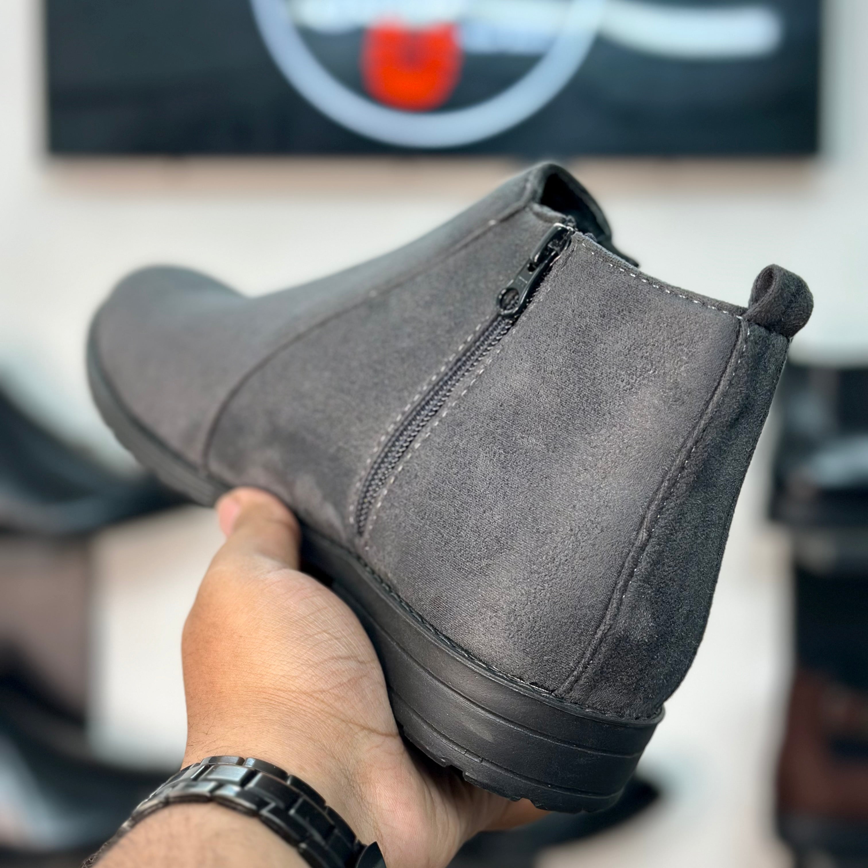 Esrakz Grey Suede Chelsea Boots – Ankle Fit Chain