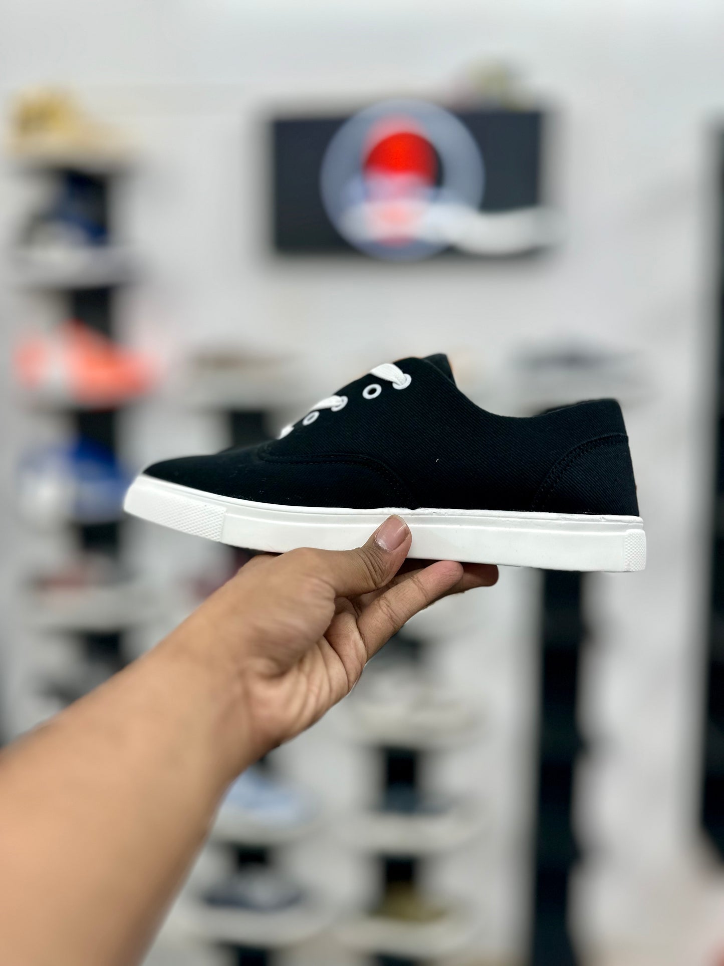 Esrakz-Converse Black