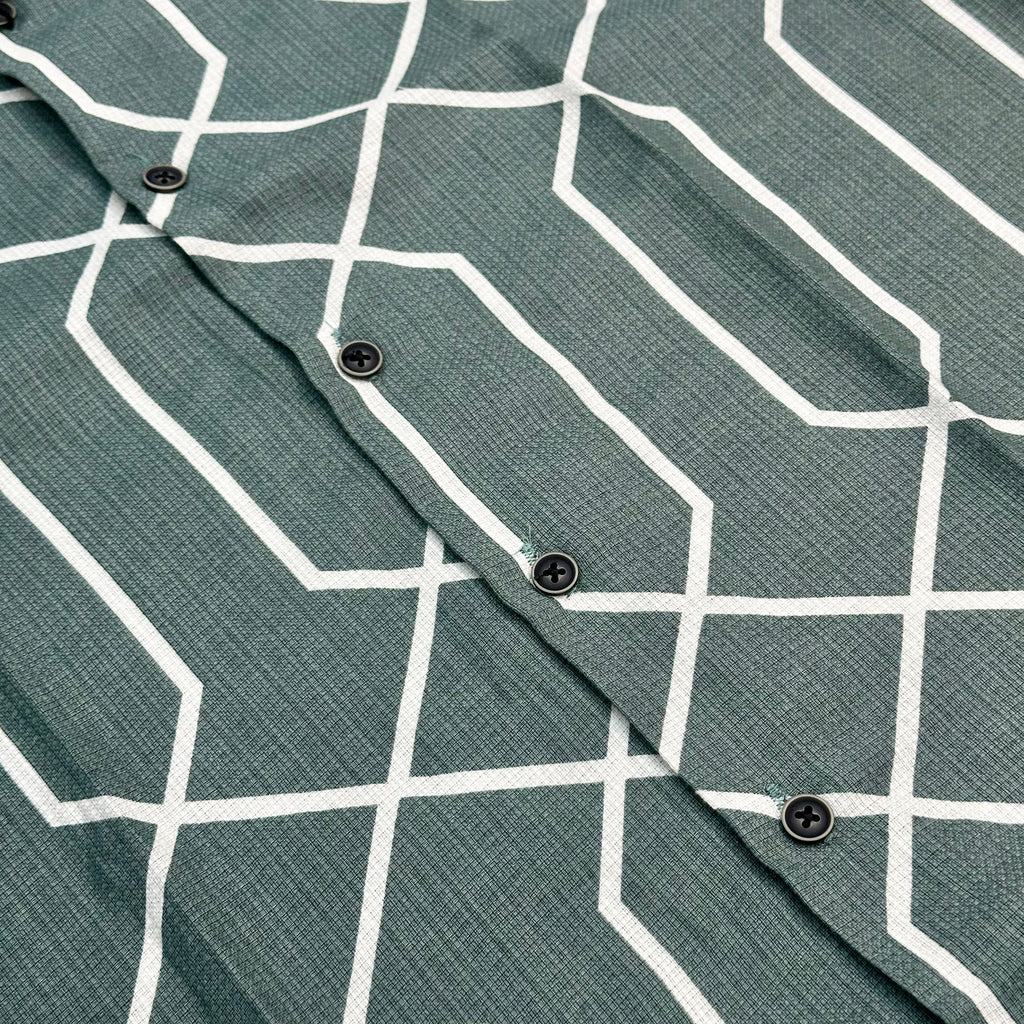 Green Geometric Line Print Short Sleeve Shirt – Modern Casual Style for Men
