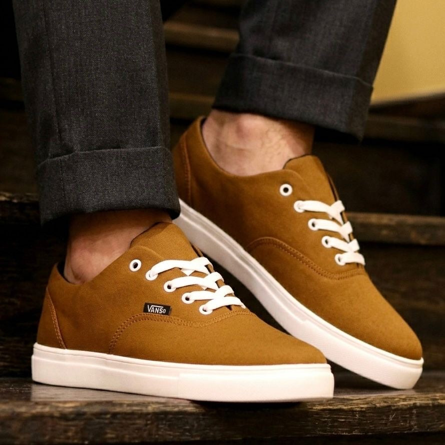 Esrakz-Converse Mustered