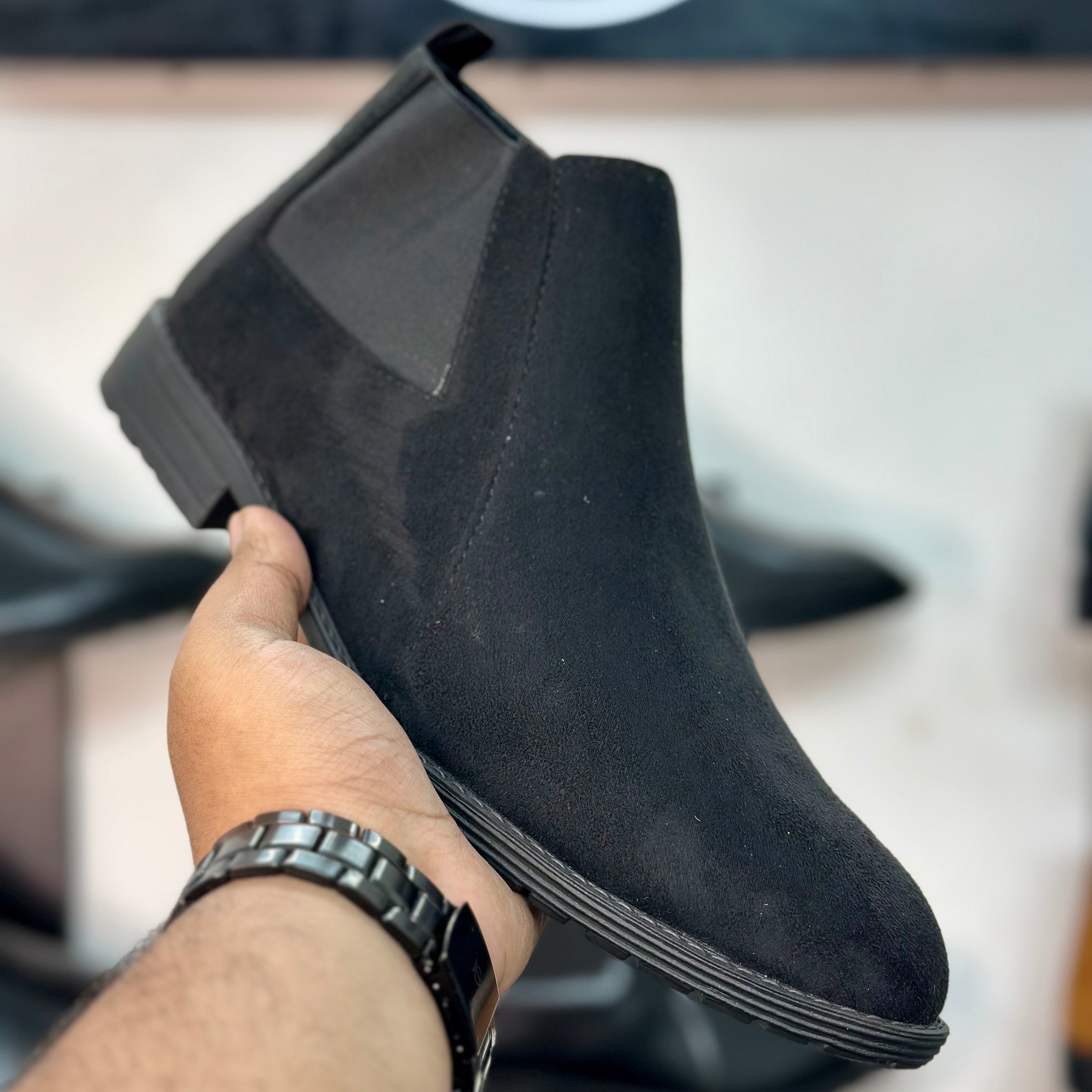 Esrakz Black Suede Chelsea Boots – Round Fit Chain