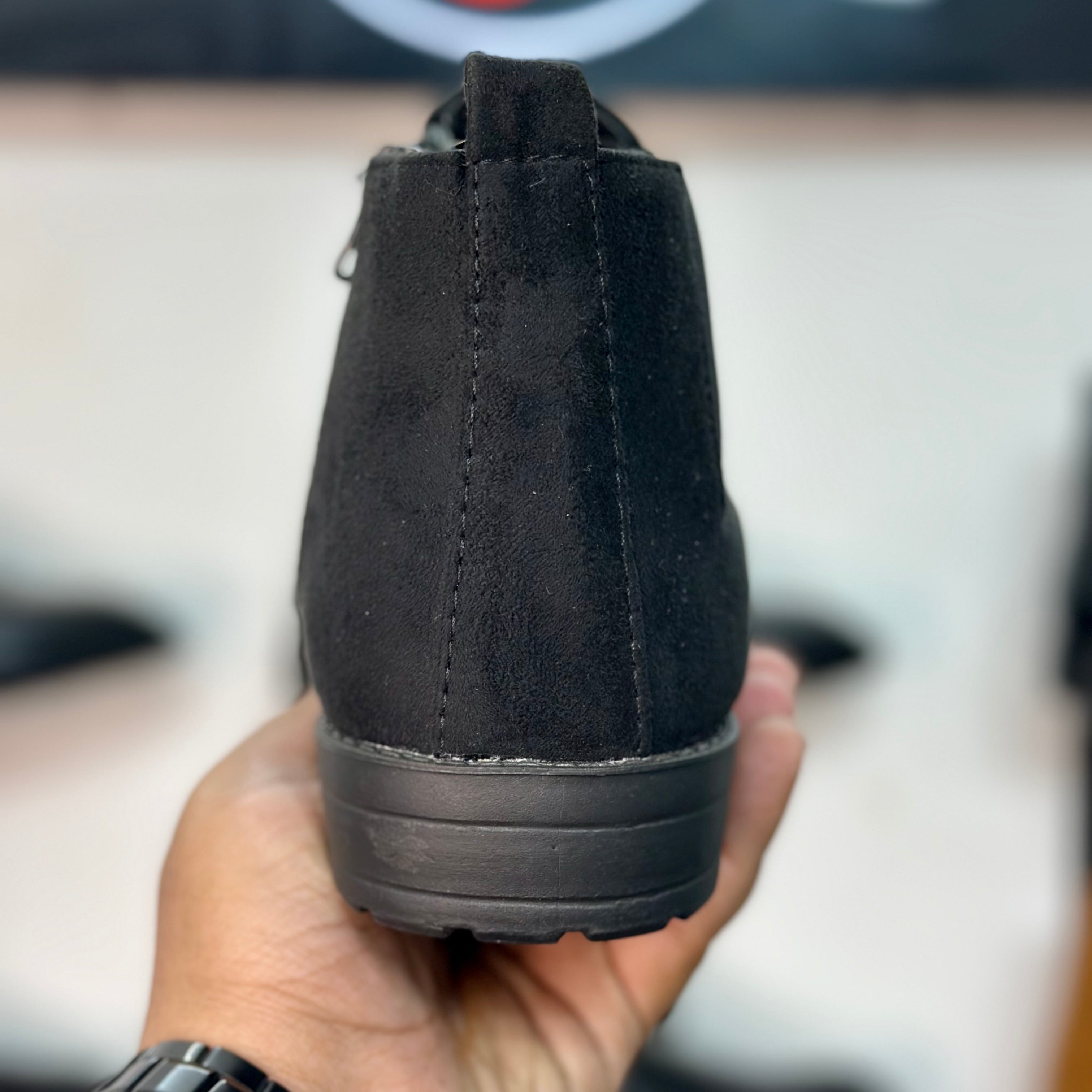 Esrakz Black Suede Chelsea Boots – Round Fit Chain