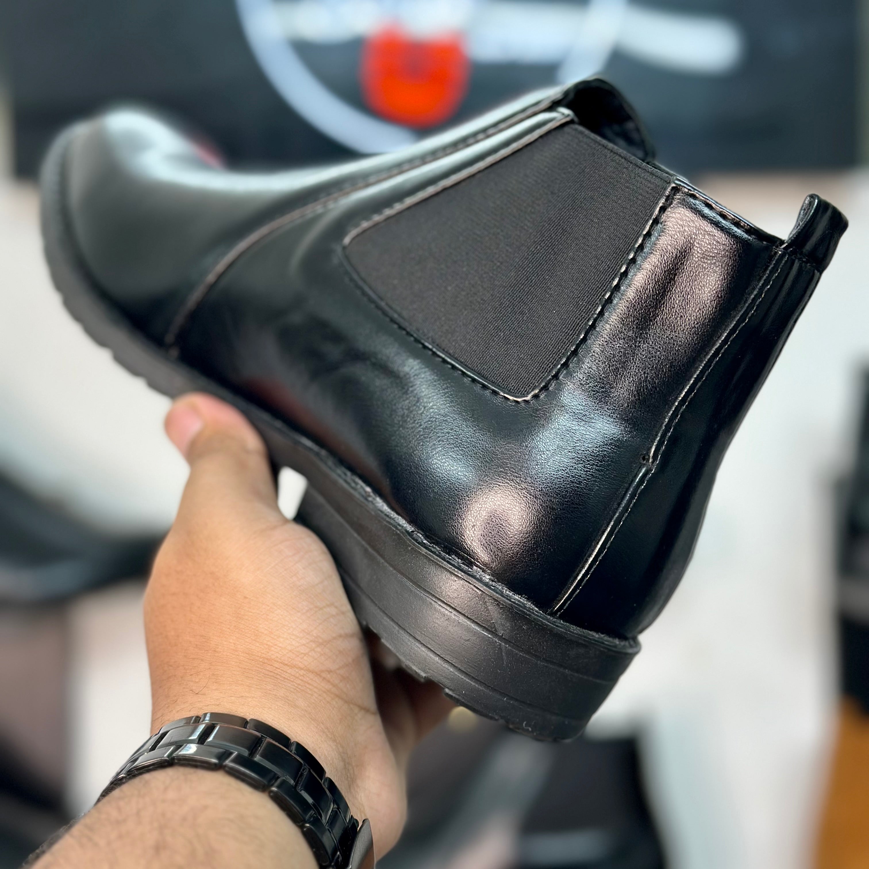 Esrakz Black Polished Chelsea Boots – Round Fit Elastic