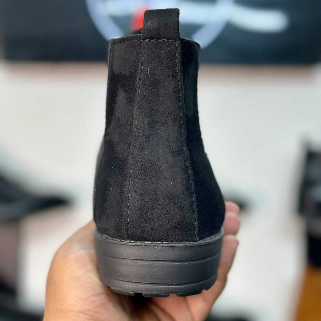 Esrakz Black Suede Chelsea Boots – Round Fit Elastic
