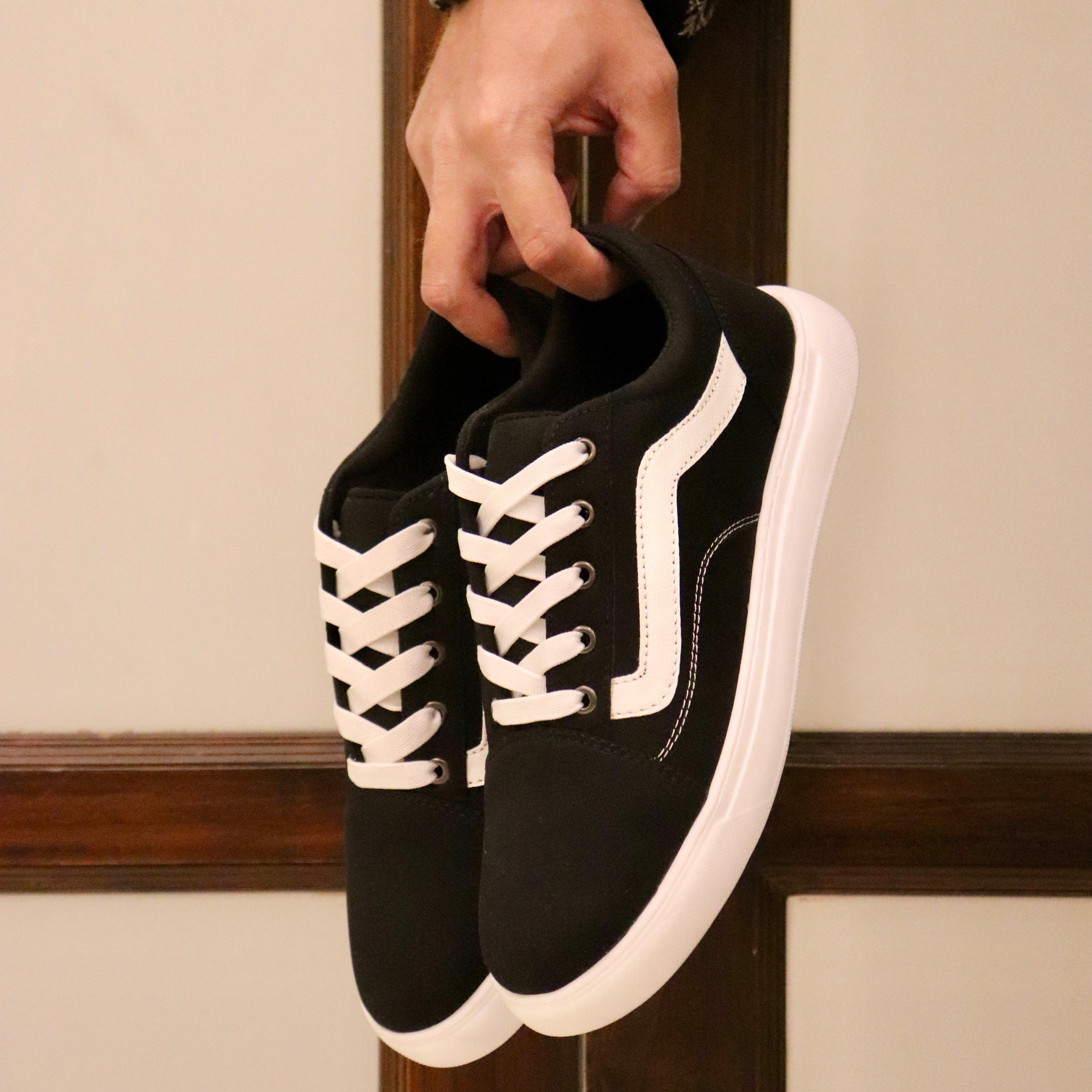 Esrakz Classic Canvas Sneakers - Black Non-Yellowing Phylon Sole