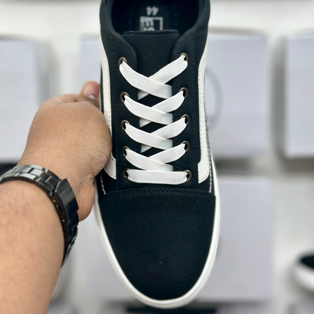 Esrakz Classic Canvas Sneakers Black