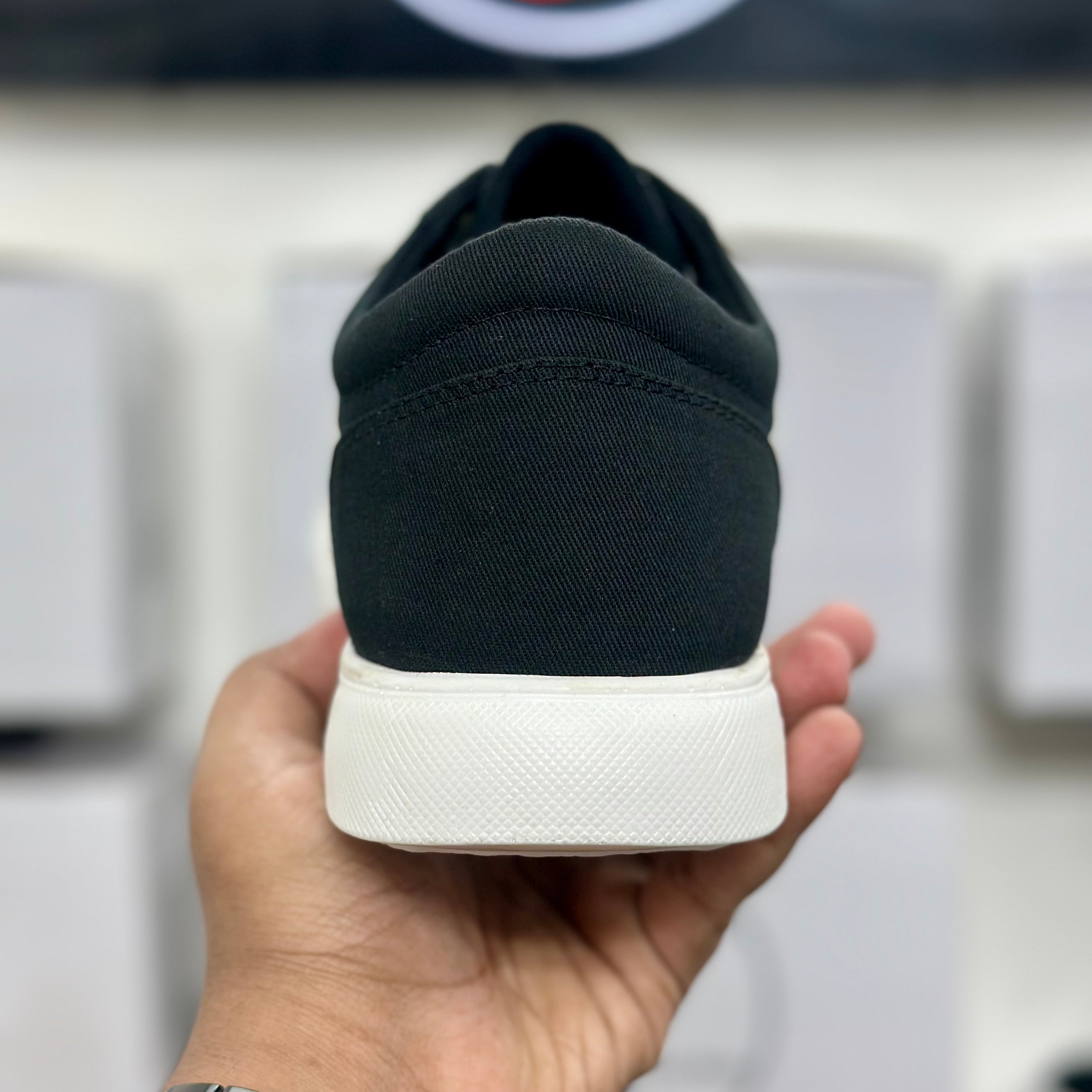 Esrakz Classic Canvas Sneakers Black