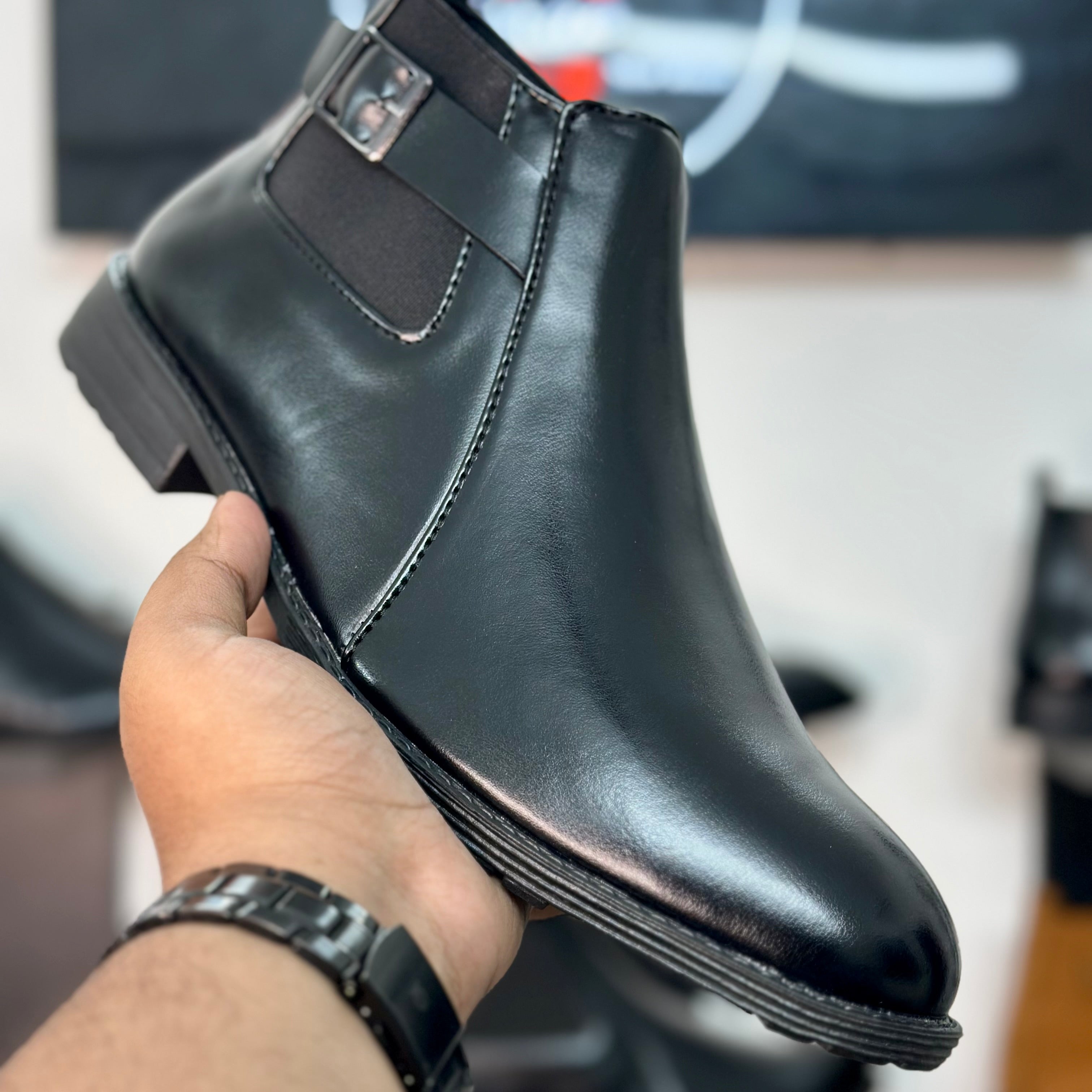 Esrakz Black Polished Chelsea Boots – Ankle Fit Chain