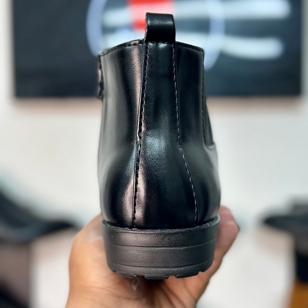 Esrakz Black Polished Chelsea Boots – Round Fit Chain