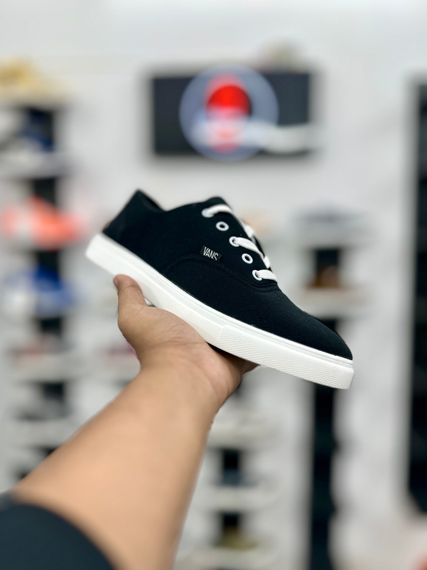 Esrakz-Converse Black