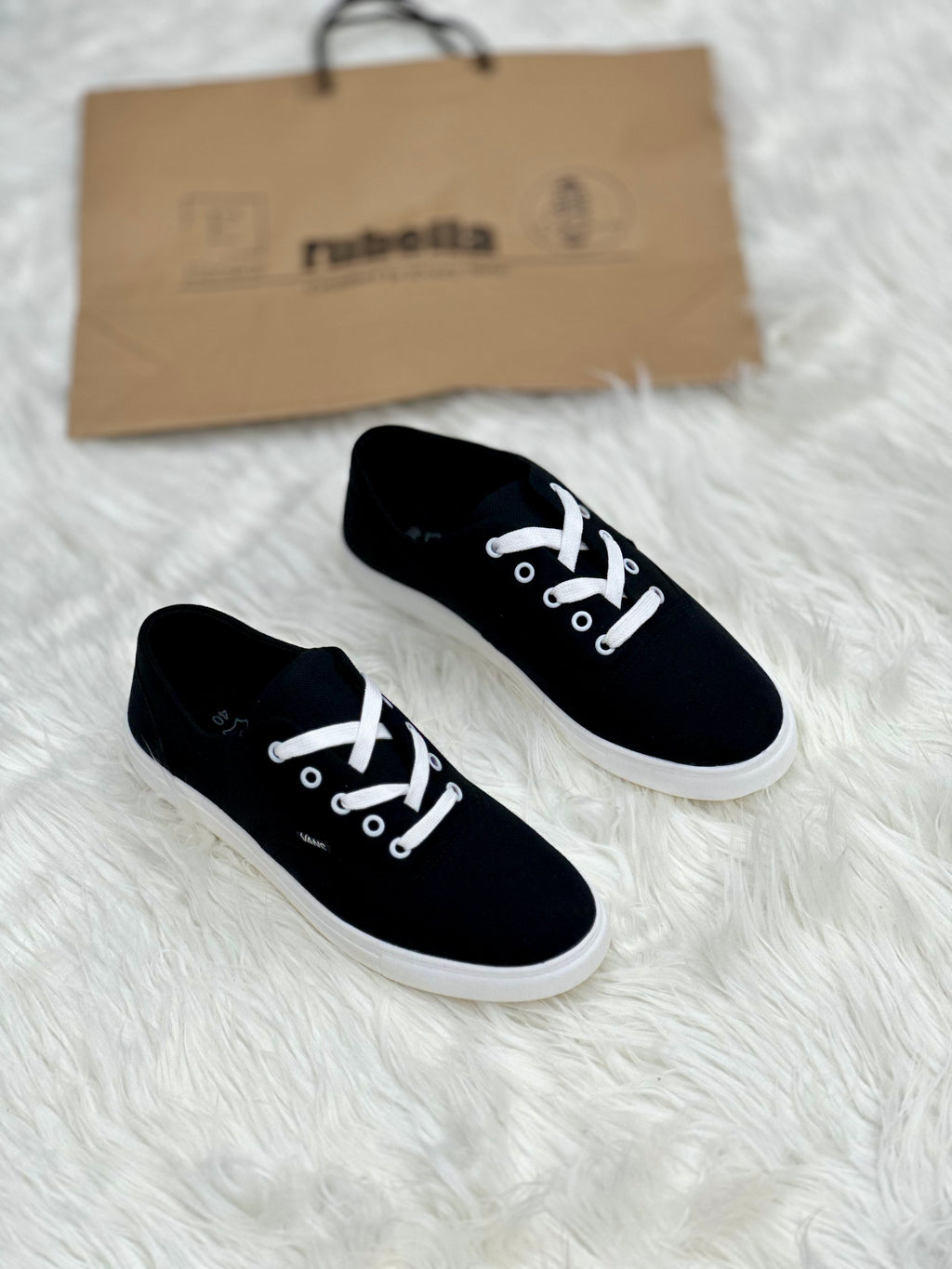 Esrakz-Converse Black