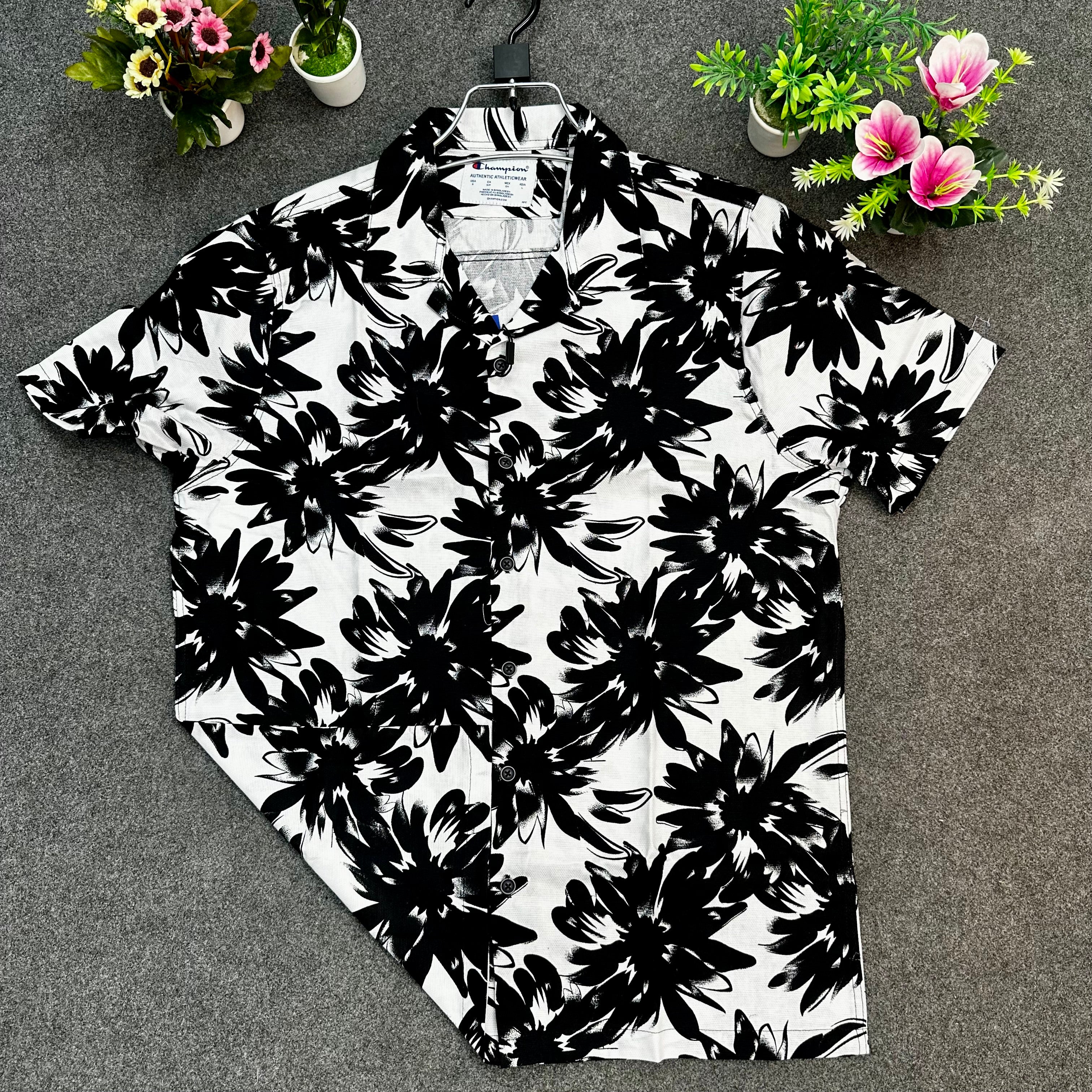 Black & White Bold Floral Print Short Sleeve Shirt – Trendy Summer Casual for Men